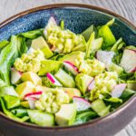 Vegetarische salade met avocado