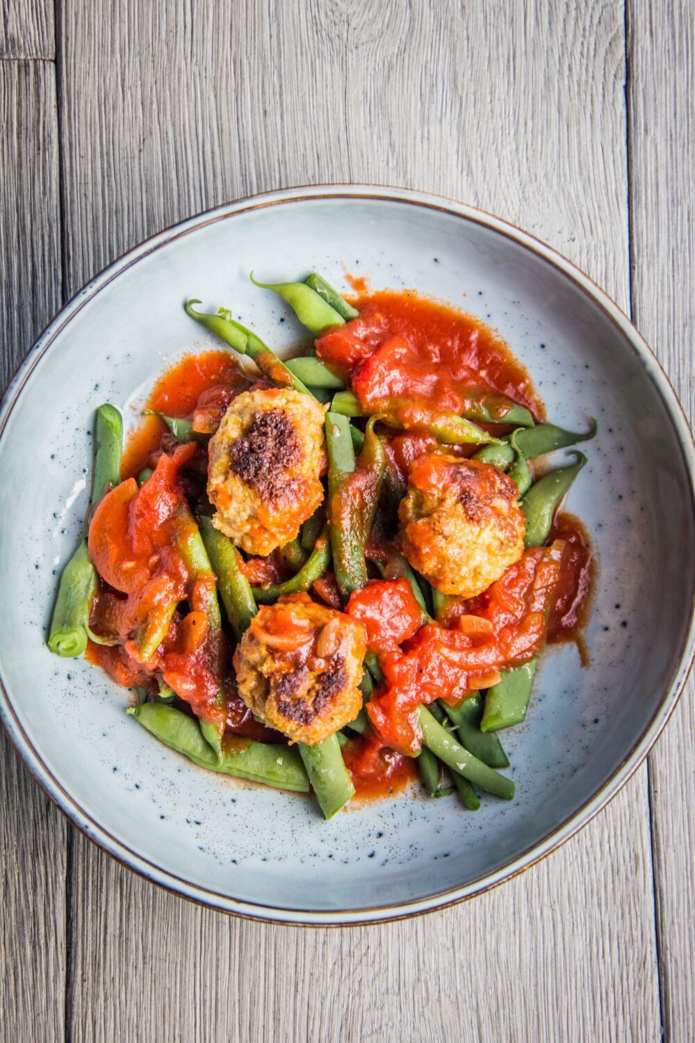 Kippenballetjes Met Boontjes In Snelle Tomatensaus Met Vijf Aan Tafel