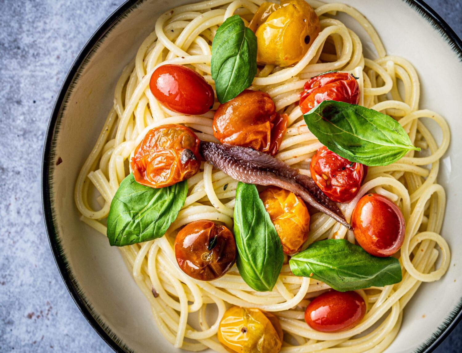Pasta Met Gekonfijte Tomaatjes En Ansjovis Met Vijf Aan Tafel